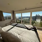 Panoramic With Private Sauna Сasa de vacaciones *