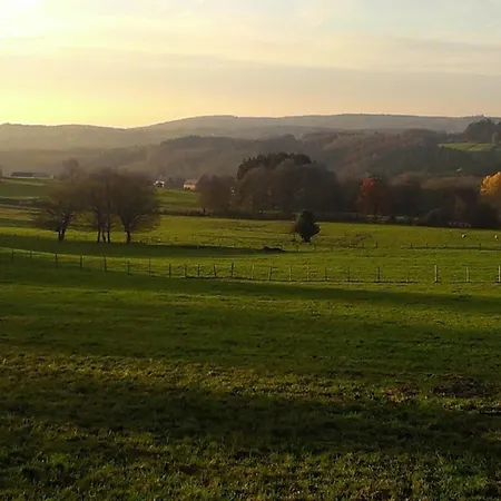 Spacious With Sauna 別荘 Érezée