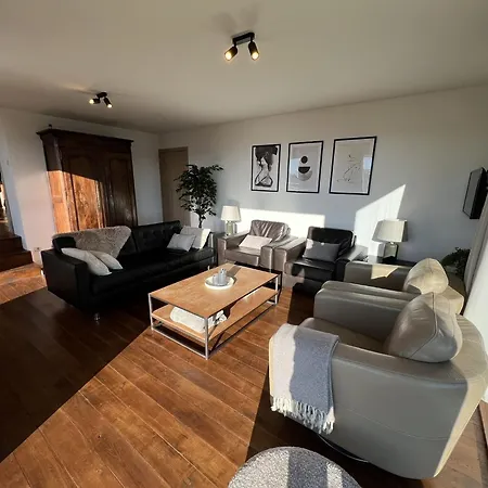 Spacious With Sauna 別荘 Érezée